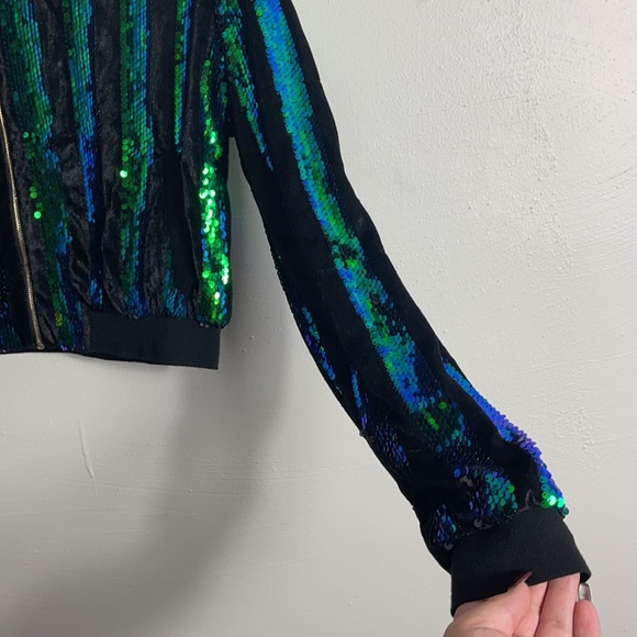 Women’s cropped sequin bomber jacket size medium - Picture 3 of 10